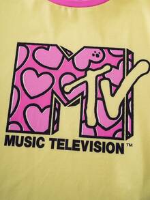 MTV | SHEIN طقم تي شيرت قصير الأكمام وشورت للفتاة الصغيرة، طراز كاجوال صيفي عصري بتصميم قلب وحرف مع خطوط متباينة - روز أحمر - مشاهدة 4
