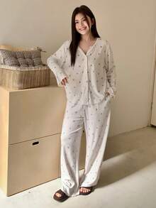 Dazy Plus 大码女式碎花长袖纽扣上衣和裤子睡衣套装 - 白色 - 查看 5