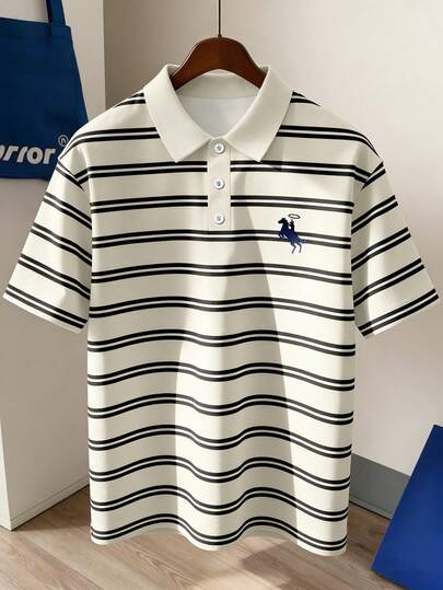 Manfinity Joysei Randig pikétröja för män, svartvit t-shirt med liten hästlogotyp och kortärmad krage, amerikansk casualtröja