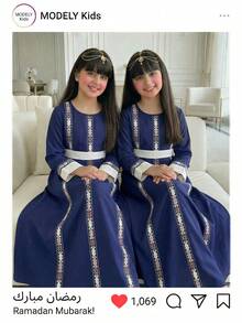 这款黑色长袖连衣裙专为少女设计，饰有乌兰卡布玫瑰印花，尽显中东风情。无论是外出休闲、宴会盛宴，还是其他正式场合，都能轻松驾驭，尽显宫廷风范。 - 彩色 - 查看 4