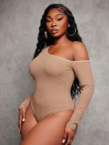 SHEIN SXY 大码女式性感不对称露肩撞色长袖紧身弹力针织连体衣，适合休闲穿着和外出，春夏款 - 卡其色 - 查看 7