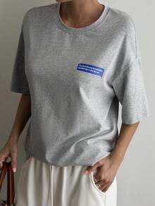 Livesso Camiseta casual de mujer con estampado de letras y hombros caídos, corte holgado - Gris - Ver 5