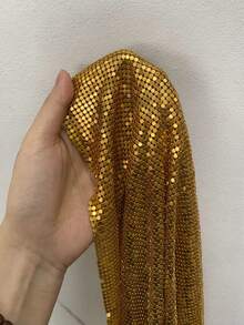 VaVaBold 垂褶领露背开衩大腿金属色吊带连衣裙，适合新年假日派对穿着，金属色女装 - 金色 - 查看 6