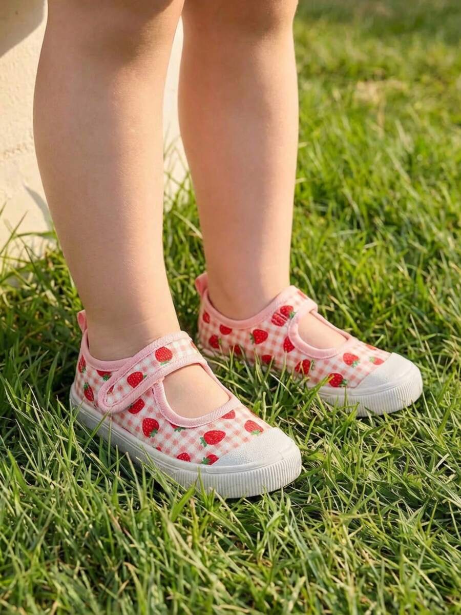 Cozy Pixies 1 Đôi giày lười đế mềm thoải mái họa tiết dâu tây hoạt hình dành cho bé gái, phù hợp để mặc ở nhà, đi chơi, mặc hàng ngày, mọi mùa - Hồng - Xem 1