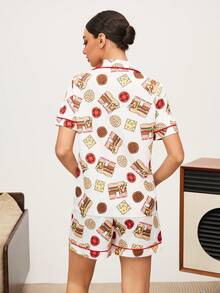 MTV | SHEIN Conjunto de pijama de top de manga corta con botones delanteros y pantalones cortos con estampado de dibujos animados para mujer - Blanco - Ver 2