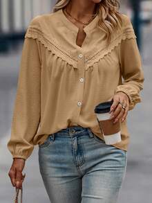 SHEIN LUNE Camisa casual de manga larga con botones y encaje de unicolor para tallas grandes - Caqui - Ver 3