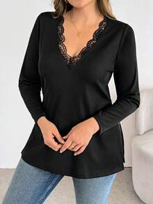 SHEIN Essnce 大码女装春夏时尚优雅弹力舒适日常百搭修身蕾丝边V领长袖黑色高开衩T恤，春季服装，简约风格，曲线上衣 - 黑色 - 查看 3