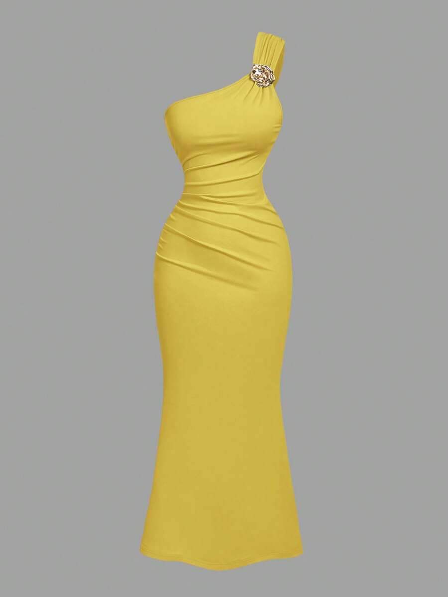 SHEIN X Hannahelzahed SHEIN MOD 黄色胸针装饰不对称领褶皱鱼尾连衣裙 - 黃色 - 查看 1