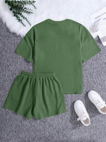 SHEIN Bộ 2 món đồ dệt kim thường ngày in họa tiết tiếng Anh dành cho nữ tuổi teen, áo thun và quần short rộng rãi. - màu xanh lá - Xem 2