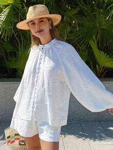 DAZY Conjunto informal de 2 piezas de top de manga farol con cuello mao y bordado floral y shorts para mujeres, ideal para vacaciones - Blanco - Ver 4