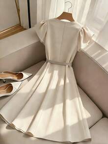 Breezaya Đầm màu mơ thanh lịch, dáng rộng, cổ chữ V, tay ngắn, thích hợp cho nữ mặc hàng ngày đi làm. - Màu be - Xem 3