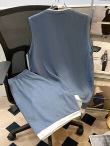 Manfinity Joysei 男士休闲字母拼布圆领背心和短裤套装，夏季蓝色两件套男士舒适服装 - 霧霾藍 - 查看 2