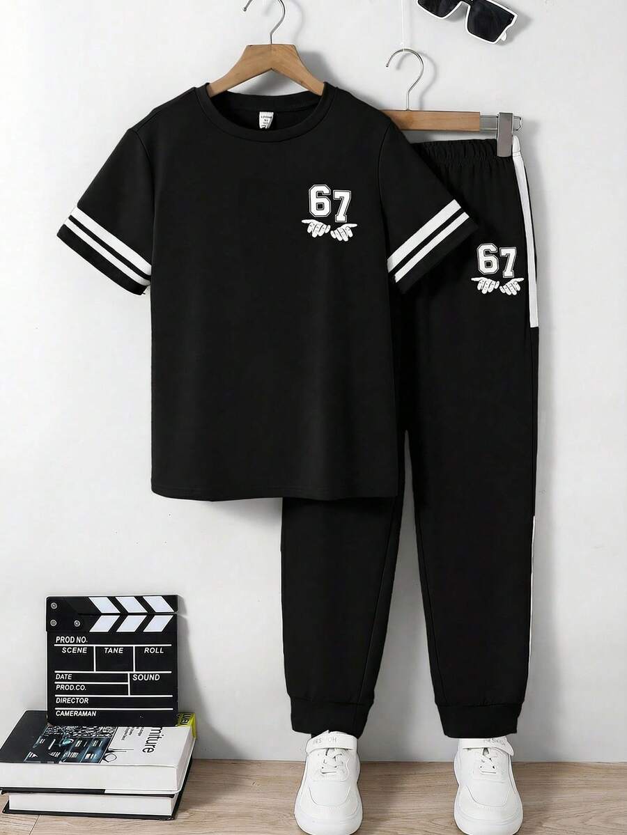 SHEIN Camiseta con gráfico de números y pantalón de chándal con ribete de rayas para niño preadolescente - Negro - Ver 1