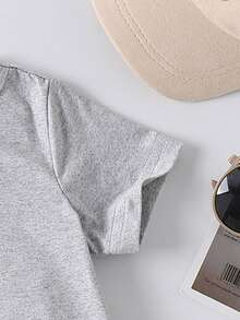 SHEIN Playful Pals 男婴几何字母印花圆领短袖T恤和短裤套装（2件套），时尚简约，适合夏季外出穿着 - 彩色 - 查看 4