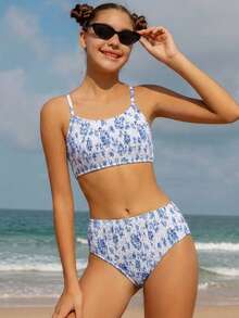 SHEIN 少女两件套比基尼,可爱针织蓝色碎花三角泳裤,时尚设计,端庄休闲,适合海滩、游泳、度假、夏季穿着。少女高腰泳衣两件套泳装,少女高腰泳衣套装,端庄比基尼套装,度假少女两件套泳装,两件套比基尼套装,全包臀夏季两件套,青少年泳衣两件套。 - 藍色 - 查看 9