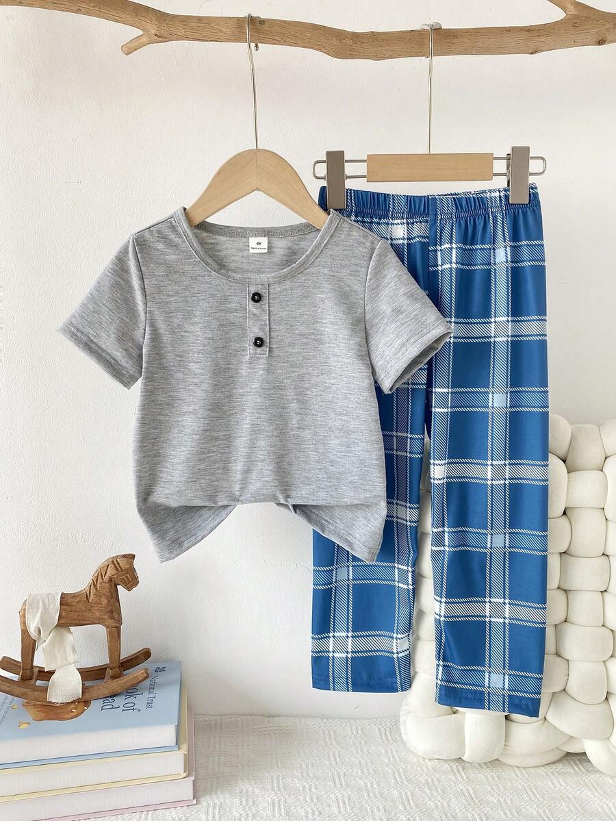 2 pièces Ensemble Top à manches courtes col rond gris décontracté et pantalon à carreaux bleus pour jeune garçon, tenue de détente d'été - Bleu ciel - Voir 1