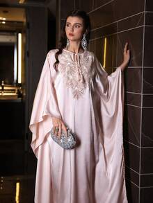 SHEIN Najma Áo Kaftan Thổ Nhĩ Kỳ và áo choàng truyền thống Ả Rập dành cho nữ, cổ tròn, tua rua, thắt nơ, đính cườm, tay dài, chất liệu satin, dáng xòe. - Hồng - Xem 6