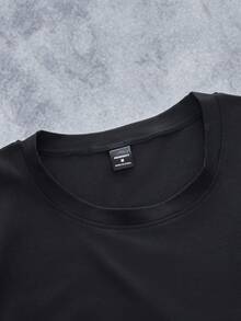 Manfinity ZONE917 Kaos Pria Slogan Casual - Hitam - View 4