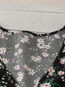 SHEIN LUNE CURVE Plus Size Women's V-Neck Ditsy Floral Raglan Sleeve Ruffle Front Button Casual Loose Blouse,Black And White,Autumn,Boho,Vacation Summer Flower Tops - Multicolor - View 5