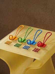 Joivida 2个/4个创意设计金属墙钩，4色多巴胺色挂钩，优雅北欧风格衣架，顶部和底部均有双槽设计，非常适合家庭收纳、酒店装饰和时尚店铺展示。简约美学，是情人节和斋月的理想礼物，也是衣架的理想之选。 - 彩色 - 查看 3