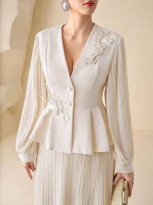 Modelyn Bộ áo blazer nữ màu mơ đính ngọc trai và chân váy xếp ly cạp chun, thiết kế thanh lịch cho các buổi hẹn hò và tiệc tùng. - Màu be - Xem 4