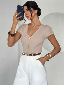 Firerie 女士纯色修身V领弹力优雅金色纽扣开衫毛衣，长袖休闲/办公/街头/约会穿着，轻薄夏季休闲开衫 - 杏色 - 查看 6