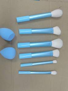 化妆刷套装，包含散粉刷、腮红刷、高光刷、眼影刷、睫毛刷、眼线刷、斜角化妆海绵、圆形化妆海绵、圆形粉扑、三角形化妆海绵、三角形粉扑。美妆工具、化妆刷套装、化妆刷套装、化妆刷套装、全套化妆工具、化妆刷套装、全套化妆工具、化妆刷套装、化妆礼盒套装。 - 淺藍色 - 查看 9