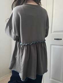 FRIFUL 女士宽松圆领撞色字母印花拼接波浪荷叶边下摆装饰长袖T恤 - 灰色 - 查看 2