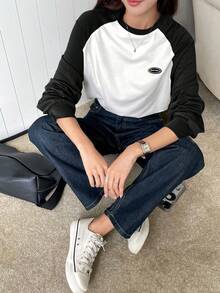 DAZY Áo thun tay lỡ phối màu chữ, quần áo mùa thu, quần áo trở lại trường, áo dài tay cho nữ - Đen và trắng - Xem 2