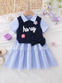 SHEIN Playful Pals فستان قميص منسوج مخطط مع صدرية مضفرة للبنات، مزين بنص إنجليزي مطرز، وتفاصيل زهرية كروشيه، مناسب للاستخدام اليومي والعطلات والحفلات والعودة إلى المدرسة - أزرق غامق - مشاهدة 6