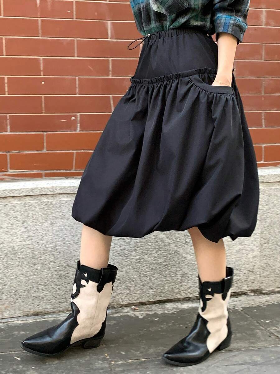 DAZY Chân váy xòe rộng rãi, thoải mái, kiểu dáng mùa xuân hè, có dây rút ở eo, họa tiết hoa, túi lớn và thiết kế phối màu, nhẹ nhàng, phong cách đường phố ngoài trời dành cho nữ. - màu đen - Xem 1