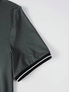 Manfinity Mode 男士休闲拼接短袖Polo衫，通勤和外出皆宜；男士T领T恤；男士休闲上衣；男士Polo衫；男士高尔夫球衫；男士服装在线；复古风格；日常休闲；周末旅行；户外活动；探险旅行；轻松的工作环境或半正式场合；男友/丈夫礼物；周年纪念/生日礼物；派对；夏季假期；沙滩装；夏威夷婚礼；春夏皆宜 - 深灰色 - 查看 6