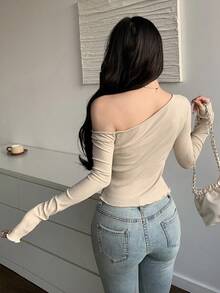 DAZY 女士休闲纯色不对称长袖 T 恤，春秋季 - 杏色 - 查看 4