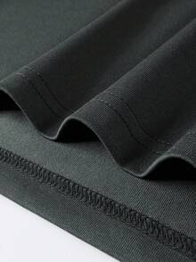 Manfinity Mode 男士休闲拼接短袖Polo衫，通勤和外出皆宜；男士T领T恤；男士休闲上衣；男士Polo衫；男士高尔夫球衫；男士服装在线；复古风格；日常休闲；周末旅行；户外活动；探险旅行；轻松的工作环境或半正式场合；男友/丈夫礼物；周年纪念/生日礼物；派对；夏季假期；沙滩装；夏威夷婚礼；春夏皆宜 - 深灰色 - 查看 4