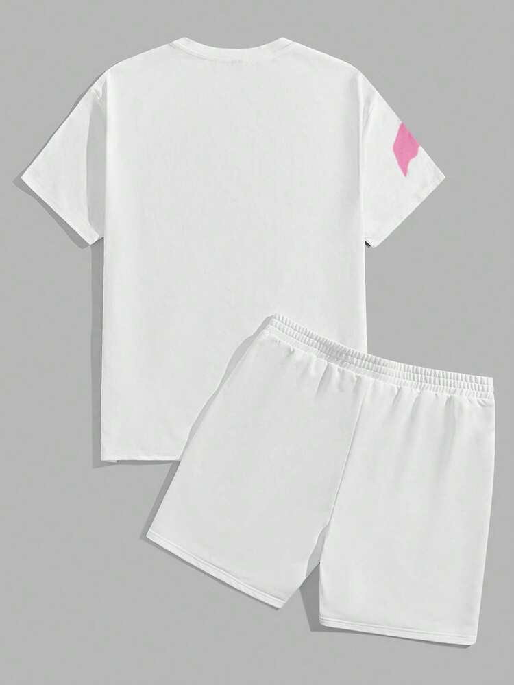 Manfinity Hypemode Conjunto de camiseta estampada y pantalones cortos de moda para hombre, pantalones cortos de alta calidad de felpa, lleno de ambiente veraniego, adecuado para salidas, uso en pareja, atuendo cómodo - Blanco - Añade 3