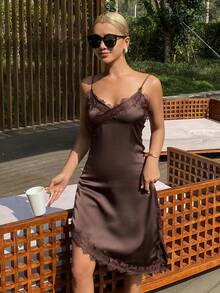 DAZY 蕾丝拼接细肩带不对称下摆修身睡裙（女款） - 棕色 - 查看 6