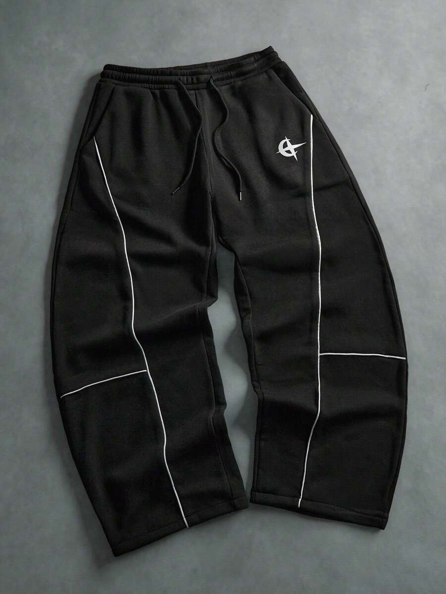 STYNVO Pantaloni de trening bărbătești, casual, lejeri, cu imprimeu grafic, cu picior larg, potriviți pentru ținute streetwear, ținute casual zilnice, ieșiri în weekend, festivaluri de muzică, întâlniri sociale și alte ocazii speciale pentru tineri. Acești pantaloni sunt o piesă vestimentară versatilă indispensabilă în garderoba bărbaților, fiind un cadou excelent pentru iubiți sau soți. - Negru - Vizualizare 1