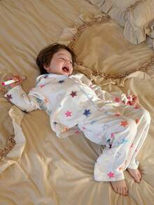 DAZY 2pcs Toddler Boys' Korean Style Star Print Lapel Long Sleeve Shirt And Pants Pajama Set - Red and White - View 6