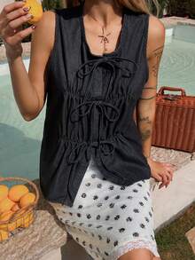 DAZY 女士圆领无袖蝴蝶结前开襟牛仔背心，休闲牛仔上衣 - 深色水洗藍 - 查看 1