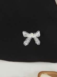 一件少女奢华学院风黑色娃娃领连衣裙，白色撞色领口+珍珠蝴蝶结装饰+钥匙孔镂空设计，A字廓形，适合周末郊游、派对、生日庆祝、返校等场合。 - 黑色 - 查看 7