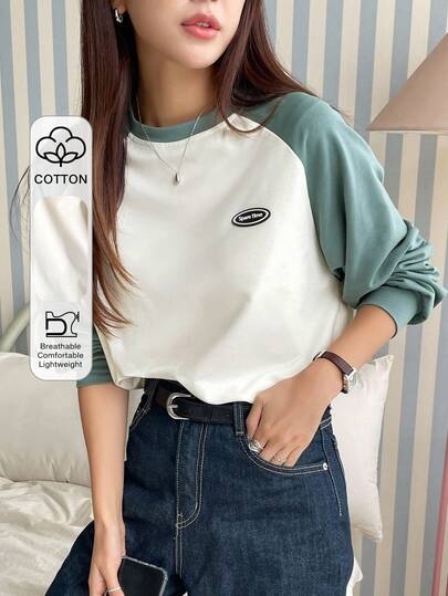 T-shirt à manches raglan avec bloc de couleurs et patch de lettre, hauts preppy d'automne à manches longues pour femmes