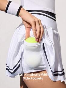 CourtClass 女士撞色条纹包边V领短袖修身T恤和百褶裙网球套装 - 黑與白 - 查看 3