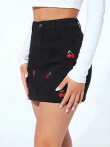 Falda corta de mezclilla y bordados de cereza con cierre y boton - Negro - Ver 3