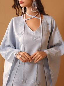 SHEIN Najma 女士V领交叉系带蝴蝶结装饰提花长袖连衣裙 - 淺藍色 - 查看 2