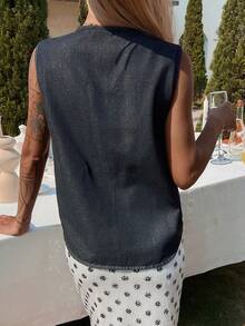 DAZY 女士圆领无袖蝴蝶结前开襟牛仔背心，休闲牛仔上衣 - 深色水洗藍 - 查看 6