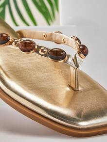 SHUZIA #奢华灵感女士虎眼石宝石装饰方头金属PU金色人字拖凉鞋 – 优雅、精致、舒适 - 金色 - 查看 6