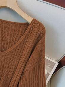GlowEve CURVE 大码优雅V领落肩长袖套头毛衣 - 鏽棕色 - 查看 4