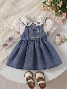 SHEIN Vintaside Kids Bộ váy yếm denim và áo sơ mi ngắn tay cho bé gái, màu đào, tay phồng, thêu hoa, họa tiết sóng nhẹ, dáng chữ A rộng rãi, cổ áo Peter Pan. - Nhiều màu - Xem 5