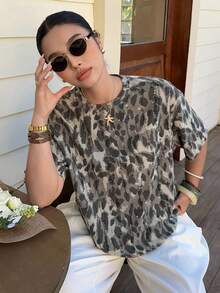 Dazy Plus Loose Fit Leopard Print Short Sleeve Crew Neck T-Shirt, Streetwear Style - Grey - View 4