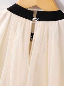 一件女童优雅奢华网纱无袖A字连衣裙，配有可拆卸珍珠领、可拆卸蝴蝶结和撞色下摆，纯色甜美连衣裙，适合旅行、派对、度假、海滩和户外活动穿着。 - 杏色 - 查看 9